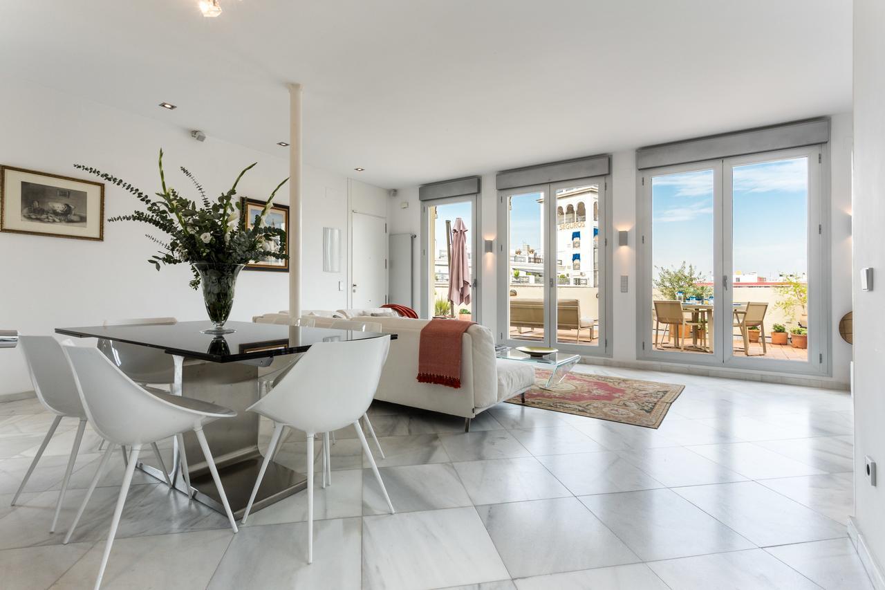 Puerta Del Leon Apartman Sevilla Kültér fotó